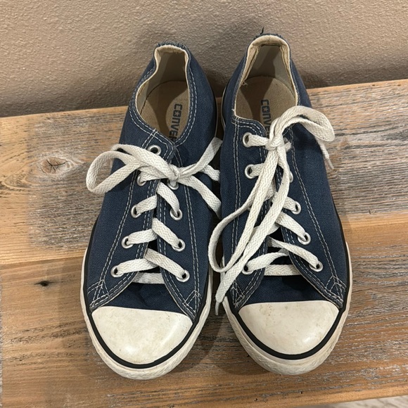 Converse Chuck Taylor Style - Picture 2 of 4